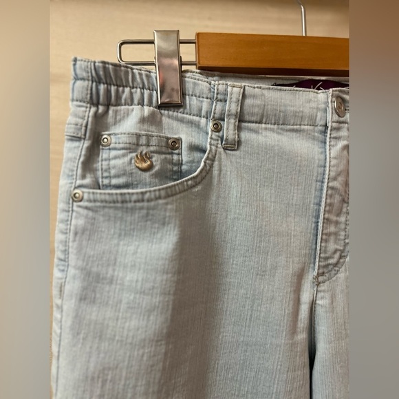 ⚫️ BOGO Gloria Vanderbilt light wash women’s jeans size 6P stretchy waistband - Picture 2 of 6